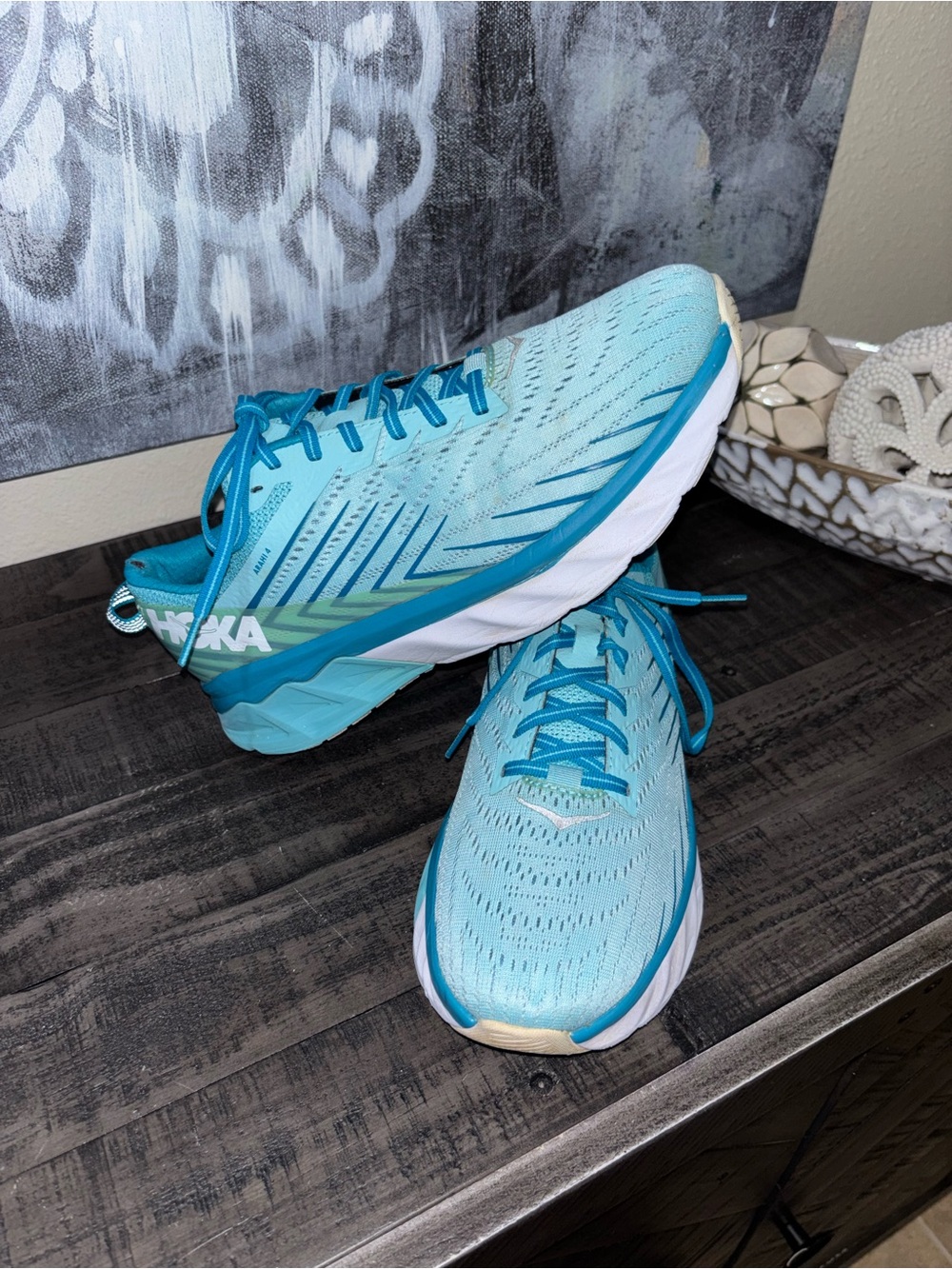Hoka One One Arahi 4 women's running shoes SZ 10.5